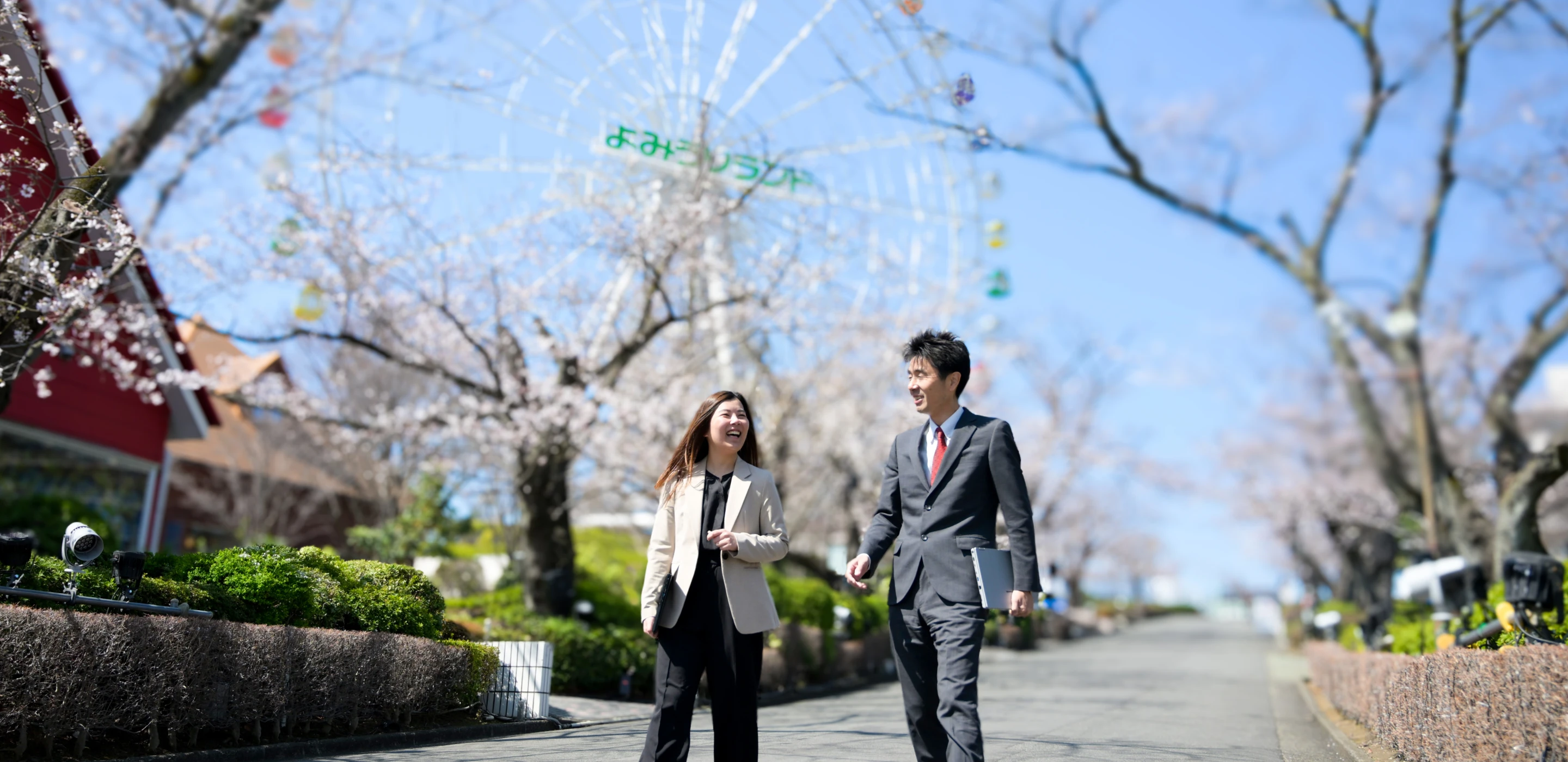 よみうりランドで歩いている写真